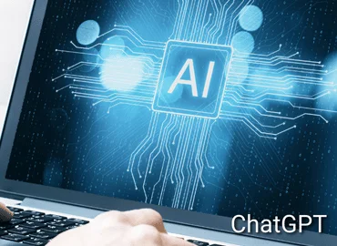 Laptop mit leuchtender „AI“-Grafik auf dem Bildschirm, abstrahierte Schaltkreise im Hintergrund – Darstellung für ChatGPT oder den Einsatz Künstlicher Intelligenz.