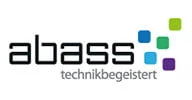 Logo des Partners abass mit modernem Schriftzug und dem Slogan „technikbegeistert“, ergänzt durch vier farbige Quadrate in Grün, Blau und Violett.