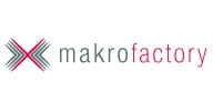 Logo des Partners makrofactory mit stilisiertem X-Symbol aus Linien und dem zweifarbigen Schriftzug „makrofactory“ in Grau und Pink.